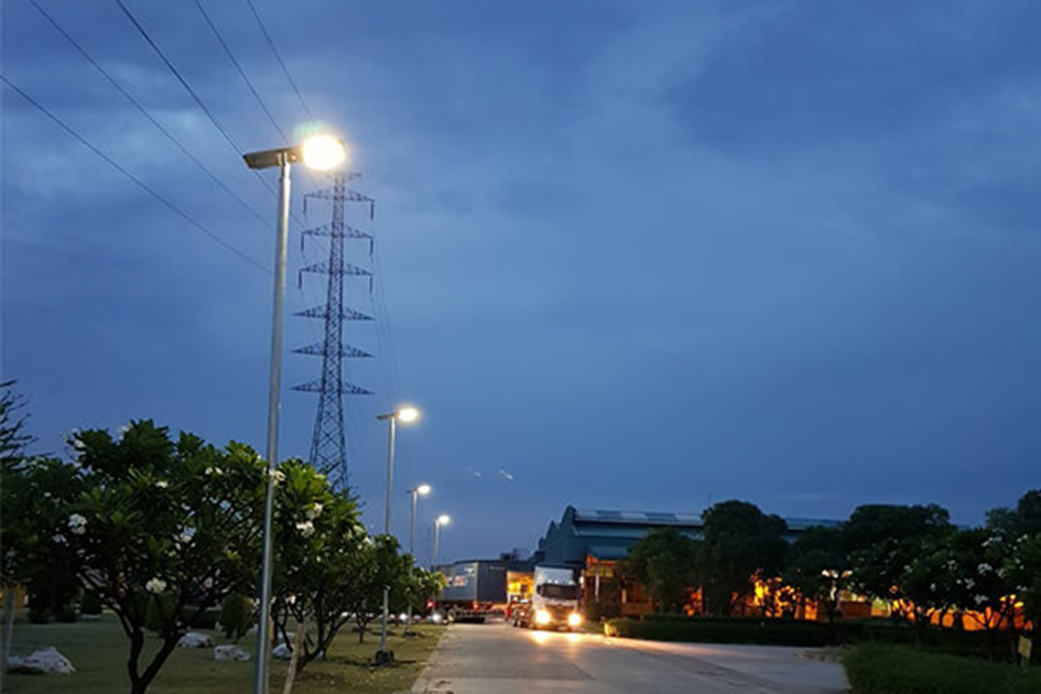 Proveedor de farolas LED solares integradas todo en uno